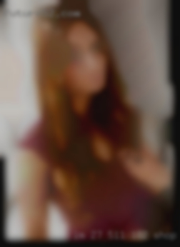 Im 27, 511 182 shop with brown hair.